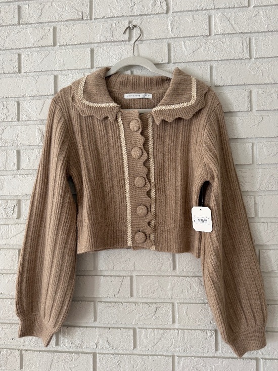 Altar'd State Sweaters - Altar'd State Women's Scalloped Cream and Tan Cardigan